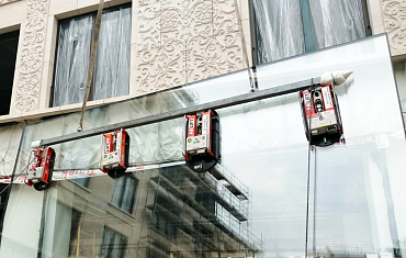 Монтаж крупногабаритного стеклопакета